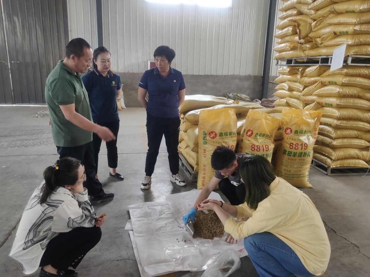 巴彦淖尔市五原县农牧和科技局 畜牧站开展饲料质量安全抽检工作